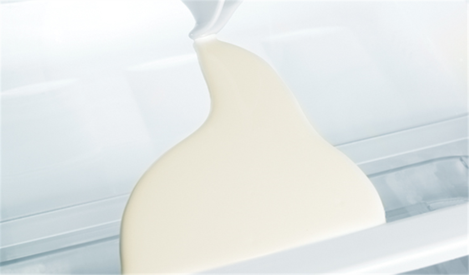 Spillsafe™ glass shelves